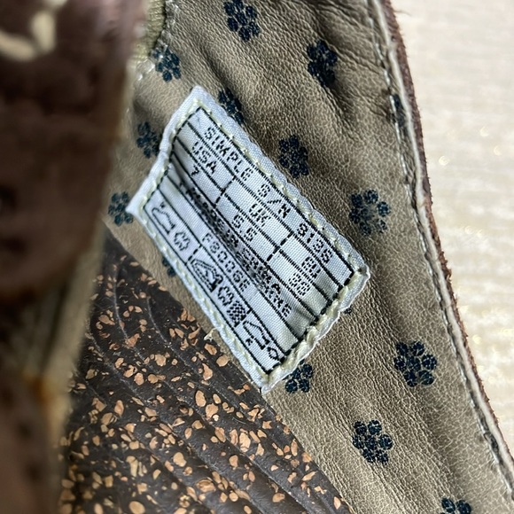 Simple Brown Leather Slip On Loafers Sz 7 - Picture 6 of 9